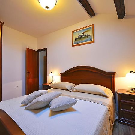 Antique Apartment Arsenale Rovinj Exterior foto